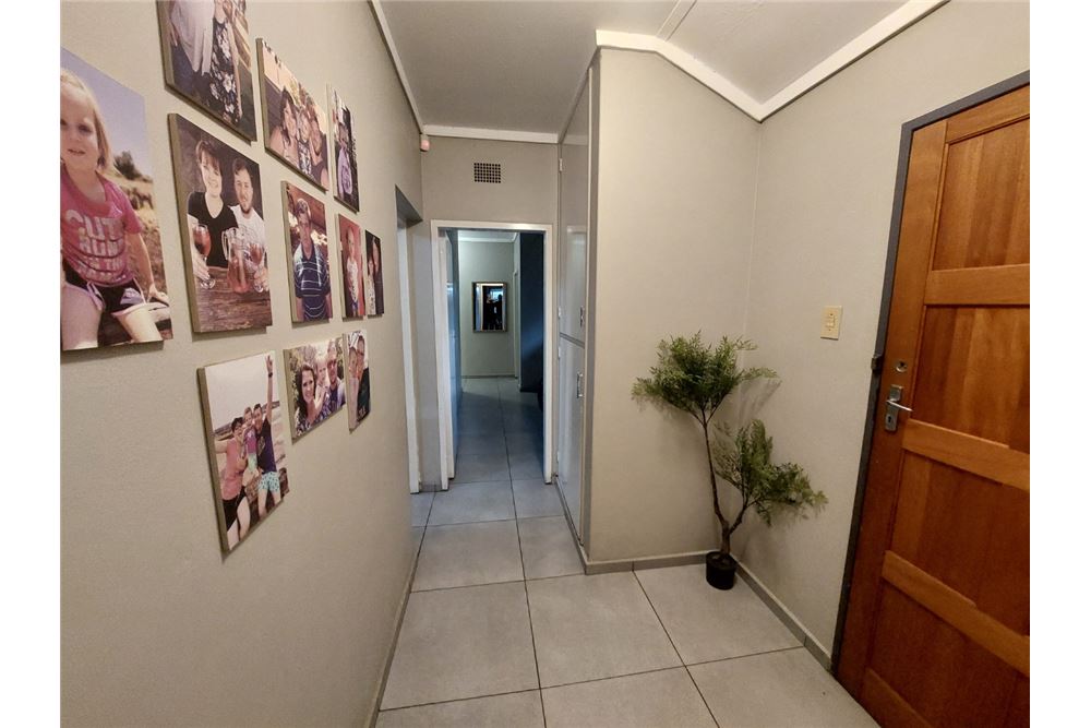 Residential - हाउस - Vanderbijlpark SW 5, Gauteng - South Africa - 10 - 1031010012-83