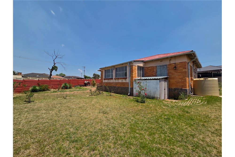 Residential - Hiša večstanovanjska - South Hills, Gauteng - South Africa - 17 - 1031421022-1335