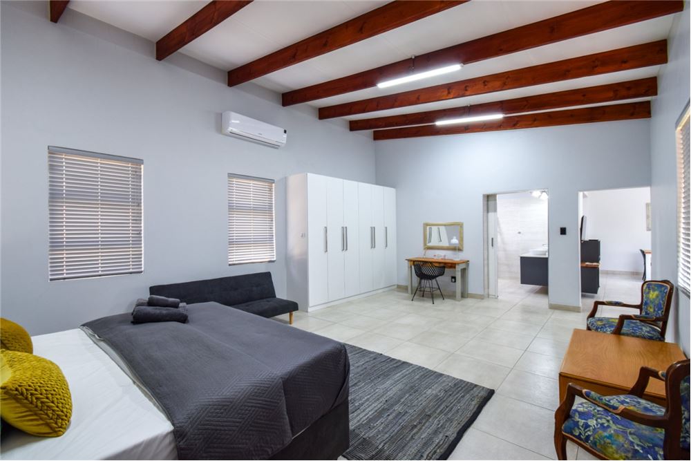 Comercial - Hostal - Kameeldrift East, Gauteng - South Africa - 71 - 1031414001-141