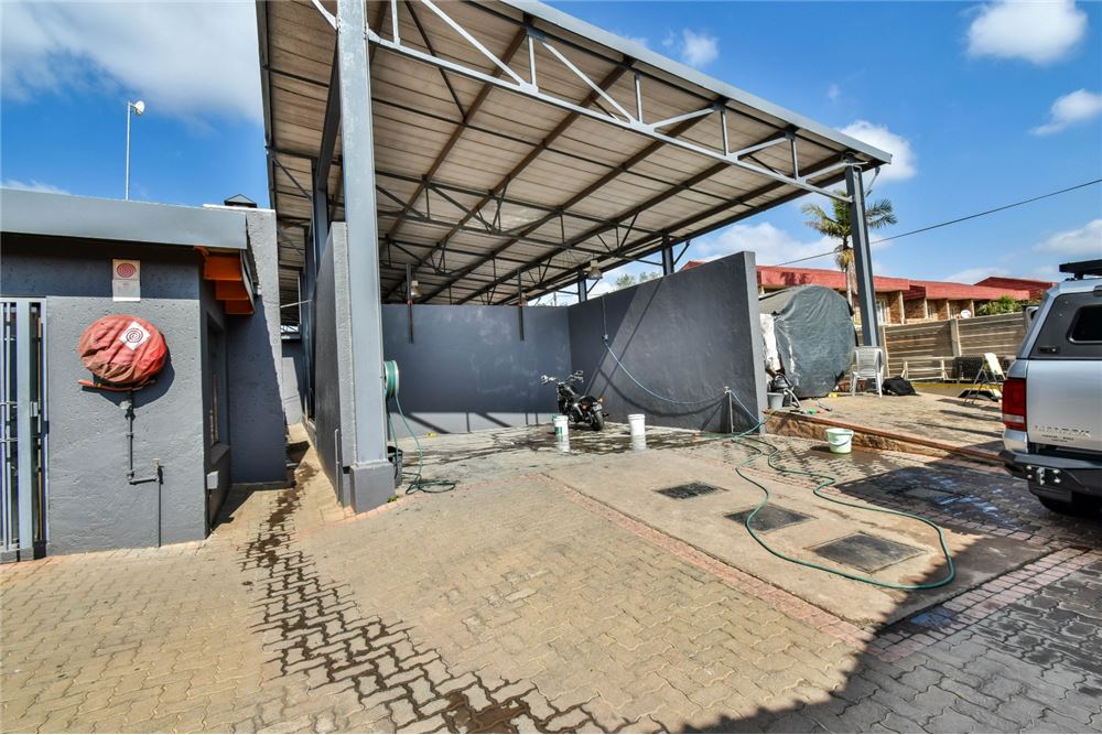 Comercial - Comercio/Tienda - Montana, Gauteng - South Africa - 18 - 1031414088-136