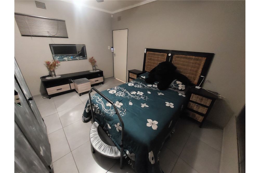 Residential - हाउस - Vanderbijlpark SW 5, Gauteng - South Africa - 21 - 1031010012-83