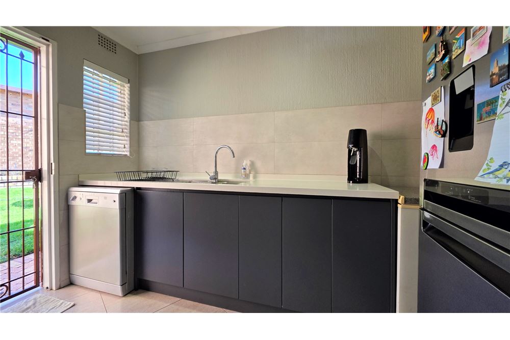 Residential - บ้านเดี่ยว - Fourways, Gauteng - South Africa - 10 - 1031393037-387