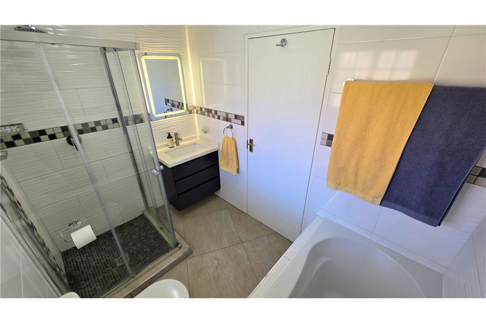 Residential - บ้านเดี่ยว - Fourways, Gauteng - South Africa - 31 - 1031393037-387