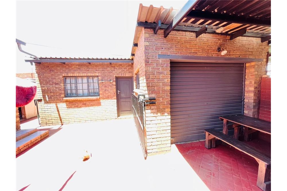 Residencial - Casa - Eersterust, Gauteng - South Africa - 28 - 1031414137-43