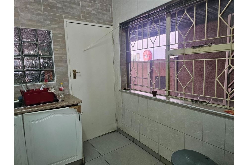 Residential - Rivitalo - Brackenhurst, Gauteng - South Africa - 15 - 1031421052-256