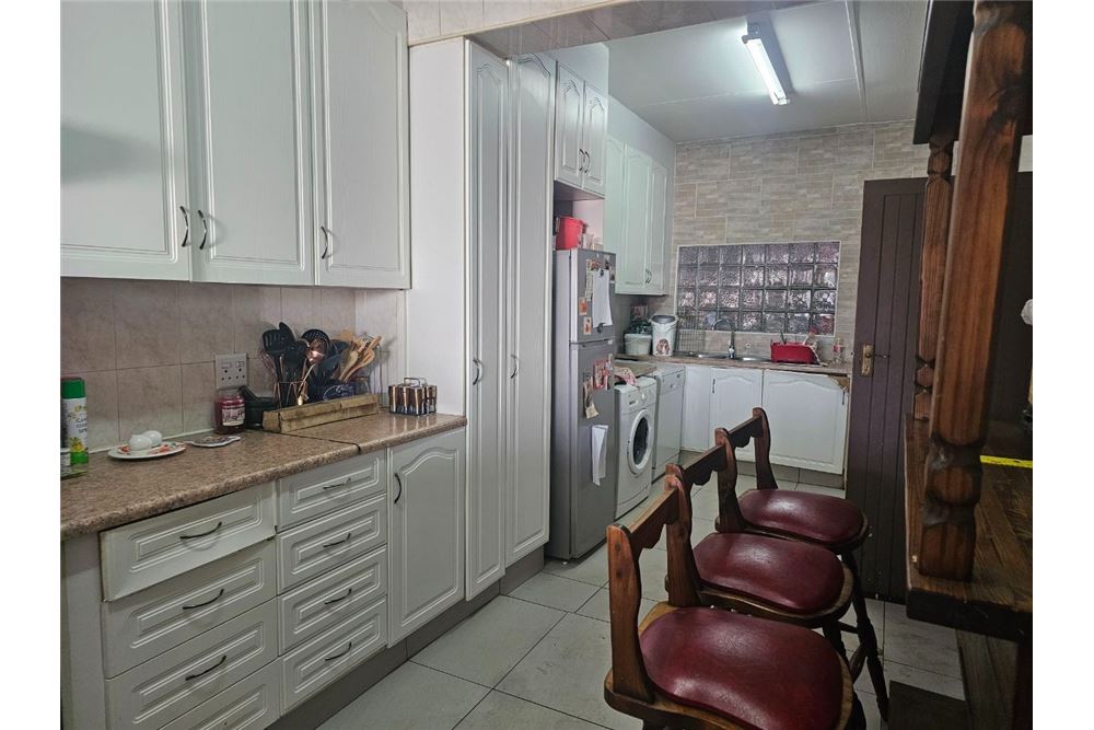 Residential - Rivitalo - Brackenhurst, Gauteng - South Africa - 17 - 1031421052-256