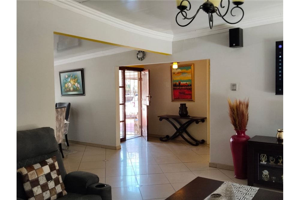 Residential - ਅਲੱਗ ਥਲੱਗ ਬਣਿਆ ਹੋਇਆ ਘਰ - Ridgeway, Gauteng - South Africa - 3 - 1031421068-160