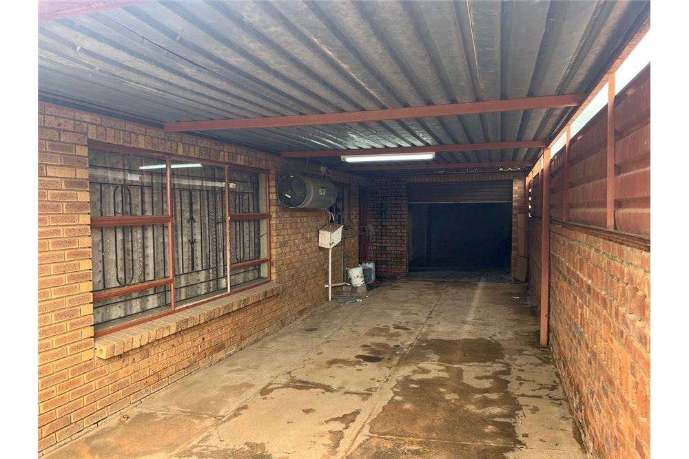 Residential - House - Soshanguve L, Gauteng - South Africa - 34 - 1031414015-772