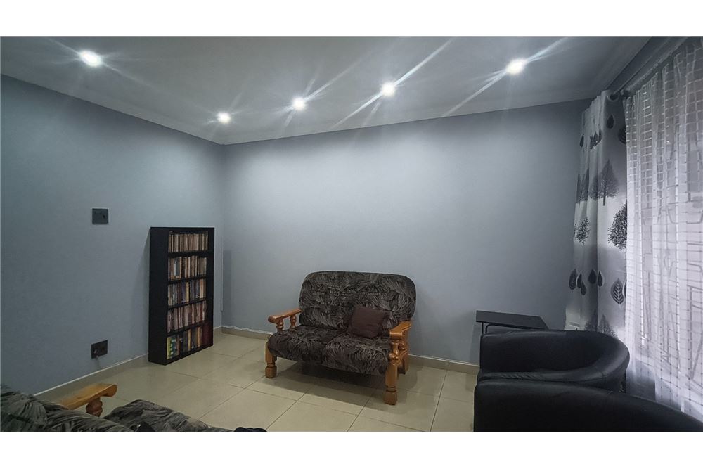 Rezidential - Case/Vile - Orient Heights, KwaZulu Natal - South Africa - 10 - 1031436048-348