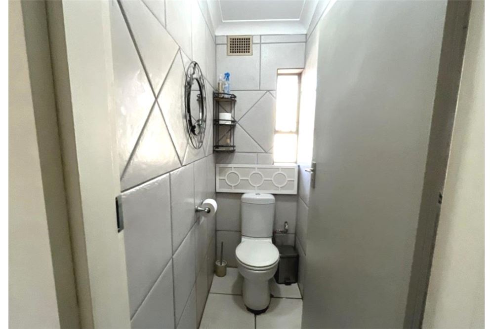 Residential - Rumah Terpisah - Eldoraigne, Gauteng - South Africa - 15 - 1031422050-176