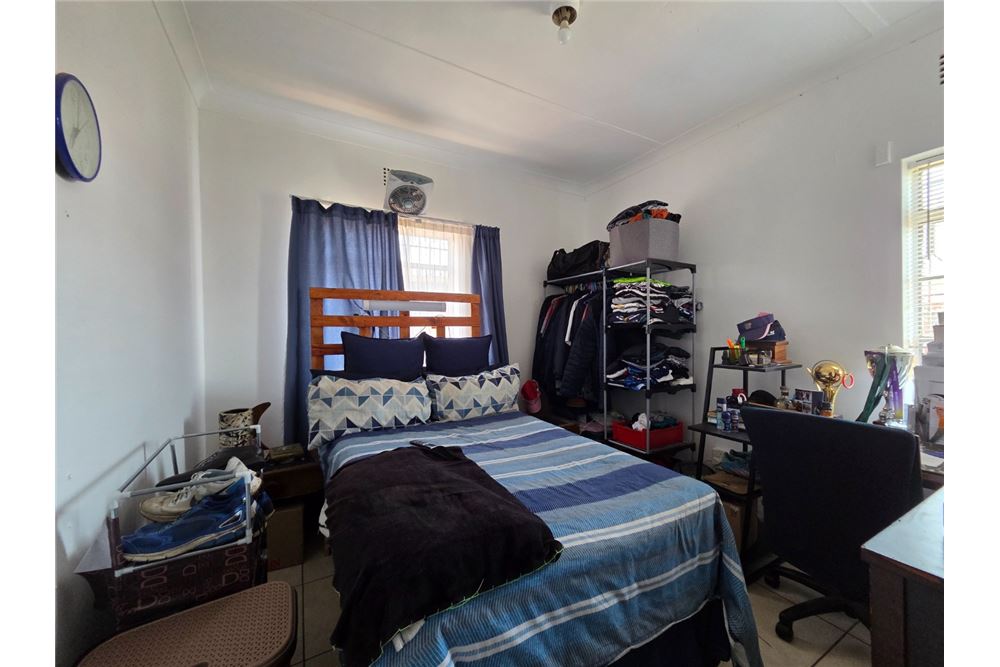 Residential - Hiša večstanovanjska - South Hills, Gauteng - South Africa - 13 - 1031421022-1335