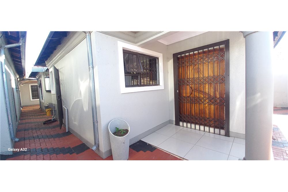 Residential - Отдельно стоящий дом - Protea Glen, Gauteng - South Africa - 25 - 1031421109-69