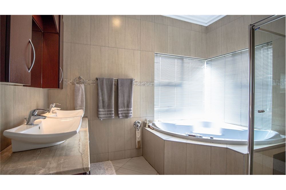 Residenziale - Casa - Magalieskruin, Gauteng - South Africa - 95 - 1031414142-43