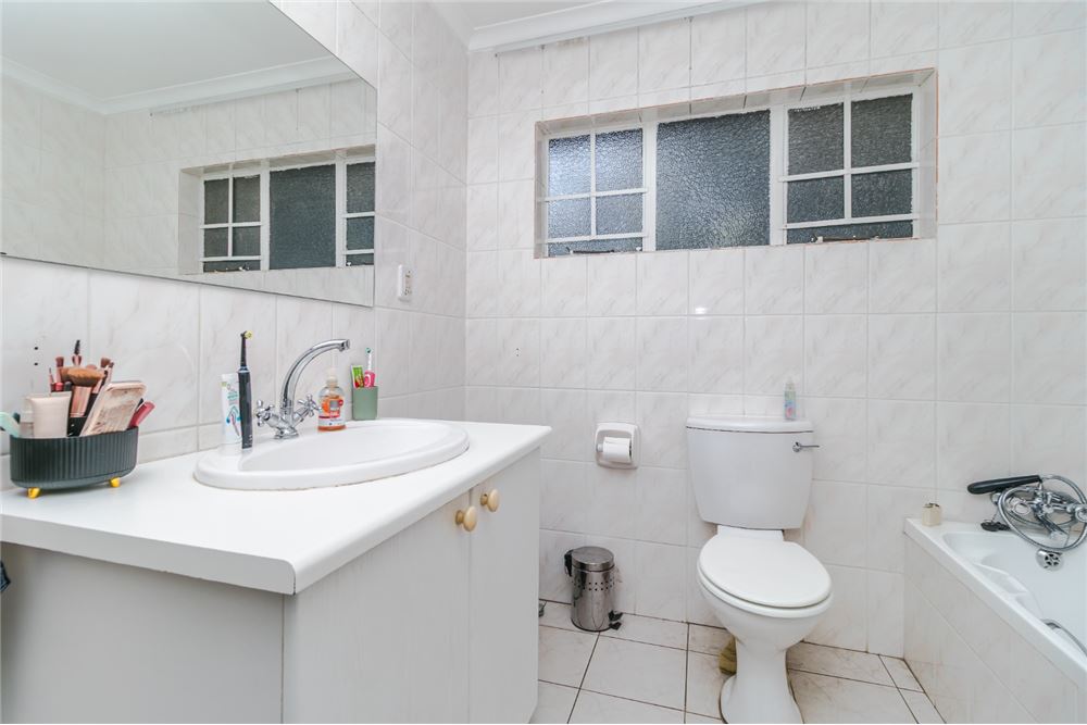 Residential - Rumah Bandar - Boskruin, Gauteng - South Africa - 21 - 1031444163-40