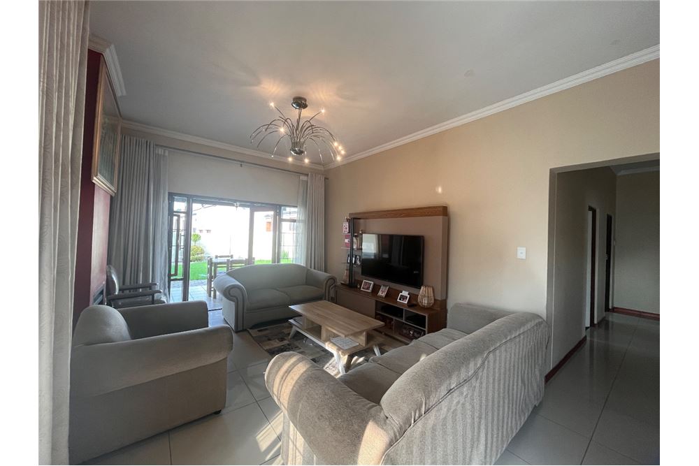 Жилищен - Къща - Equestria, Gauteng - South Africa - 6 - 1031393109-11