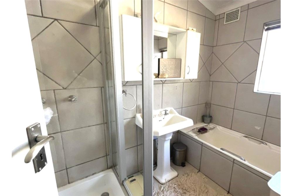 Residential - Rumah Terpisah - Eldoraigne, Gauteng - South Africa - 16 - 1031422050-176