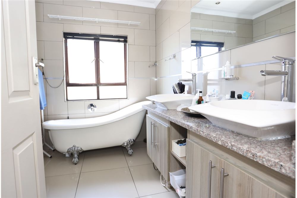 Residential - Отдельно стоящий дом - Thatchfield Estate, Gauteng - South Africa - 25 - 1031393016-194