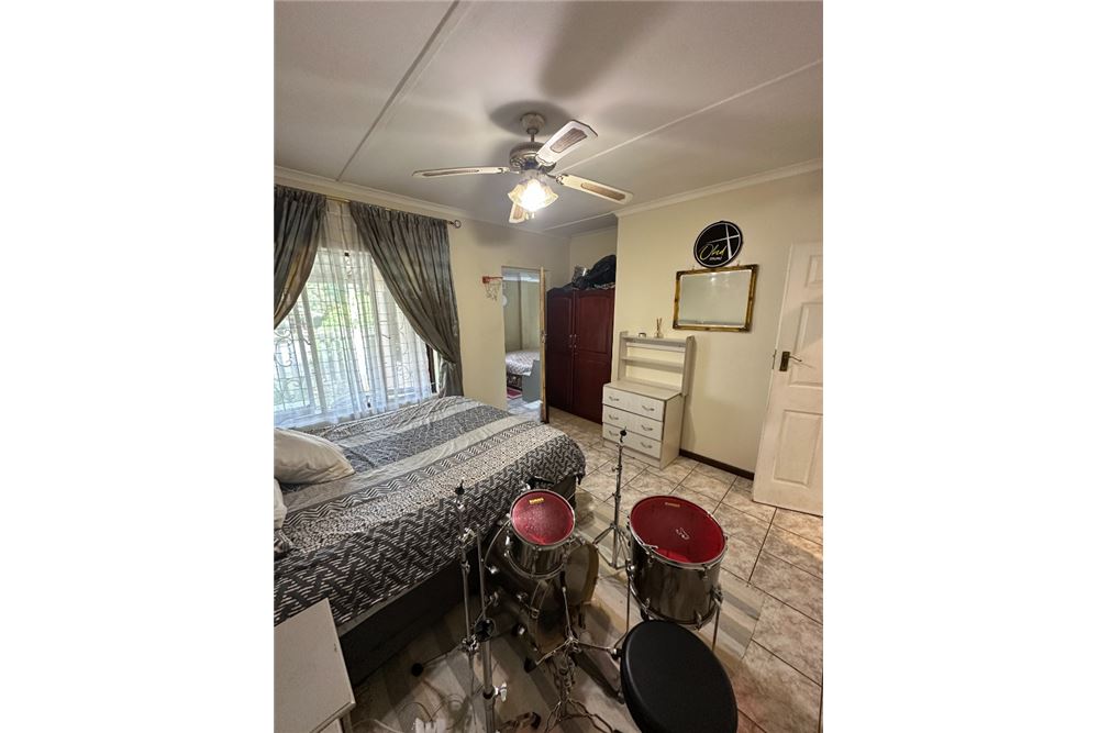 Residential - House - Glen Anil, KwaZulu Natal - South Africa - 24 - 1031465056-202