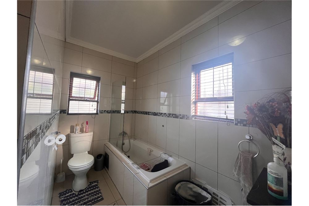 Жилищен - Къща - Equestria, Gauteng - South Africa - 16 - 1031393109-11