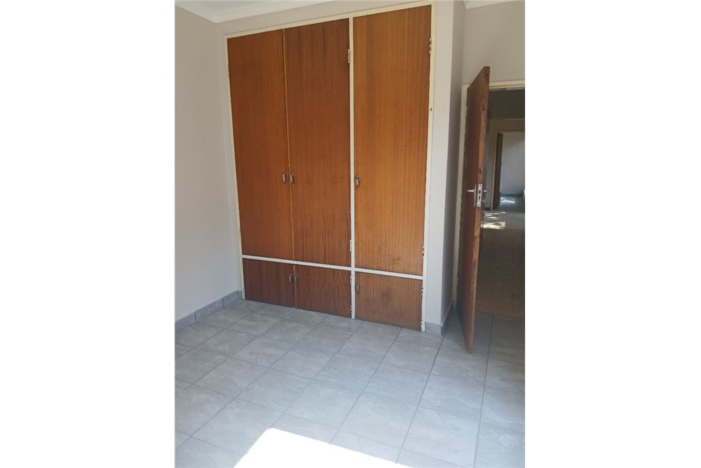 Residential - House - Karenpark, Gauteng - South Africa - 11 - 1031414088-127