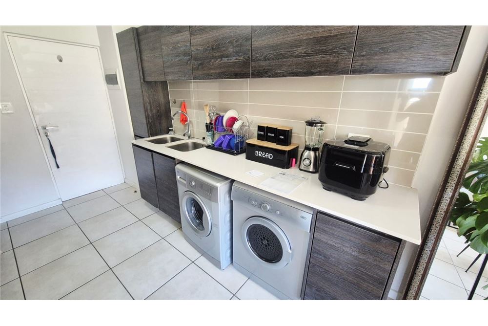 Residential - Rivitalo - Oakdene, Gauteng - South Africa - 7 - 1031421068-174