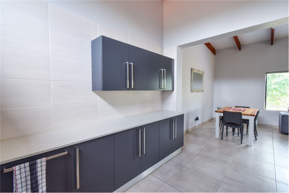 Comercial - Hostal - Kameeldrift East, Gauteng - South Africa - 63 - 1031414001-141