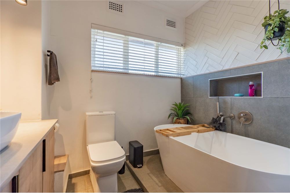 Rezidential - Case/Vile - Glen Anil, KwaZulu Natal - South Africa - 26 - 1031465099-130