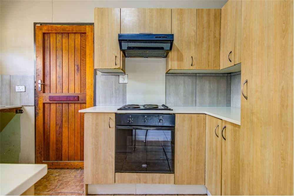 Residential - ਅਲੱਗ ਥਲੱਗ ਬਣਿਆ ਹੋਇਆ ਘਰ - Norkem Park, Gauteng - South Africa - 9 - 1031439089-19