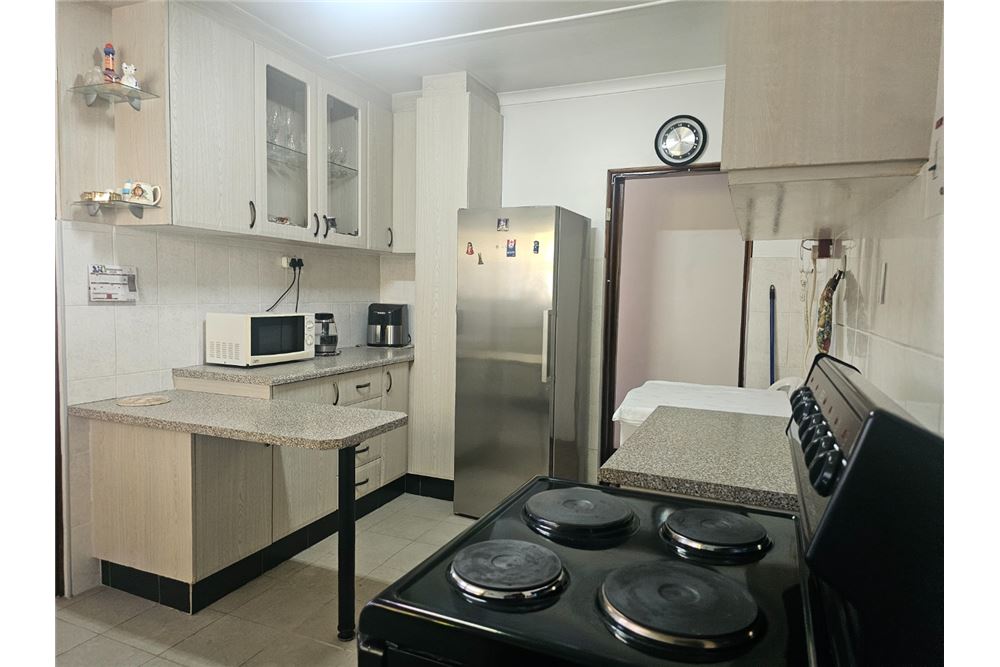 Residential - ਅਲੱਗ ਥਲੱਗ ਬਣਿਆ ਹੋਇਆ ਘਰ - Greenwood Park, KwaZulu Natal - South Africa - 9 - 1031465025-211