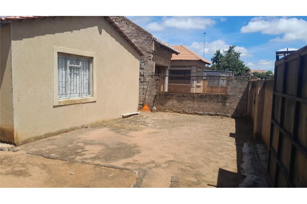Residential - House - Soshanguve X, Gauteng - South Africa - 10 - 1031414015-771