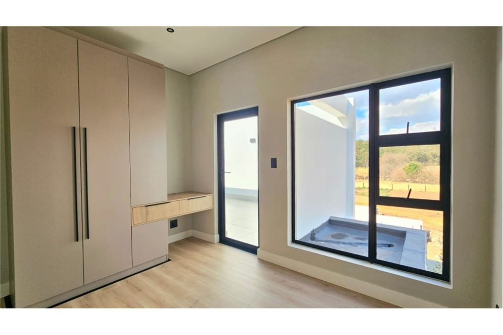 Residential - ਅਲੱਗ ਥਲੱਗ ਬਣਿਆ ਹੋਇਆ ਘਰ - Fountainbrook Estate, Gauteng - South Africa - 12 - 1031393025-834