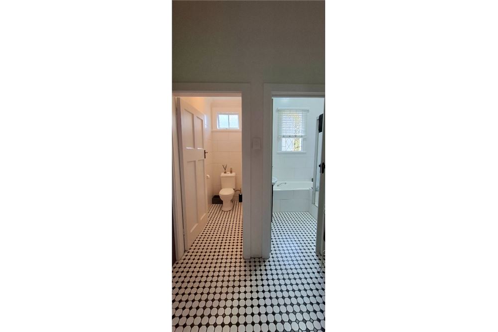 Residential - Rumah Terpisah - Glenwood, KwaZulu Natal - South Africa - 13 - 1031389002-211