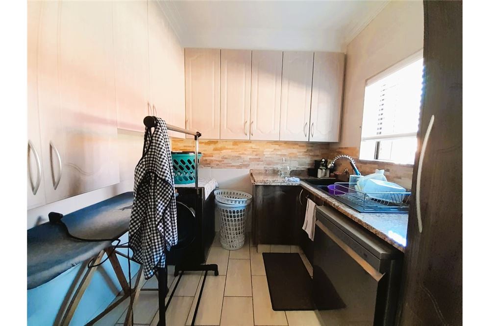 Residential - Omakotitalo - Bassonia, Gauteng - South Africa - 19 - 1031421160-13