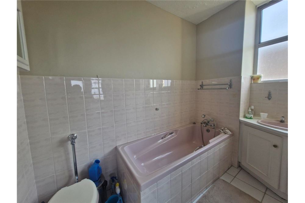 Residential - وحده سكنيه - Morningside, KwaZulu Natal - South Africa - 18 - 1031389016-243