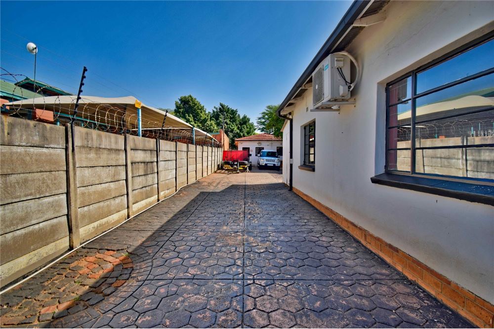 Comercial - Comercio/Tienda - Pretoria North, Gauteng - South Africa - 18 - 1031414001-131