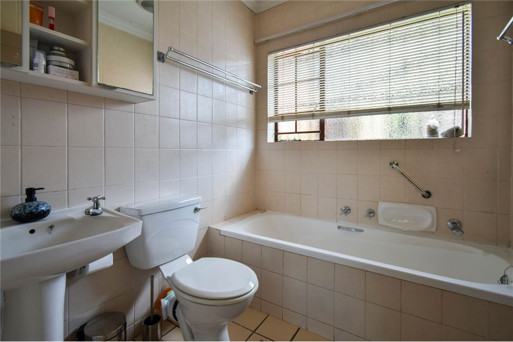 Residential - House - Waverley, Gauteng - South Africa - 30 - 1031414001-147