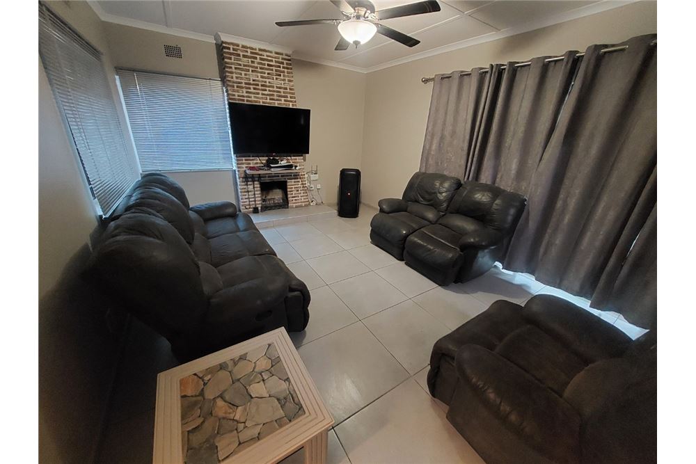 Residential - हाउस - Vanderbijlpark SW 5, Gauteng - South Africa - 11 - 1031010012-83