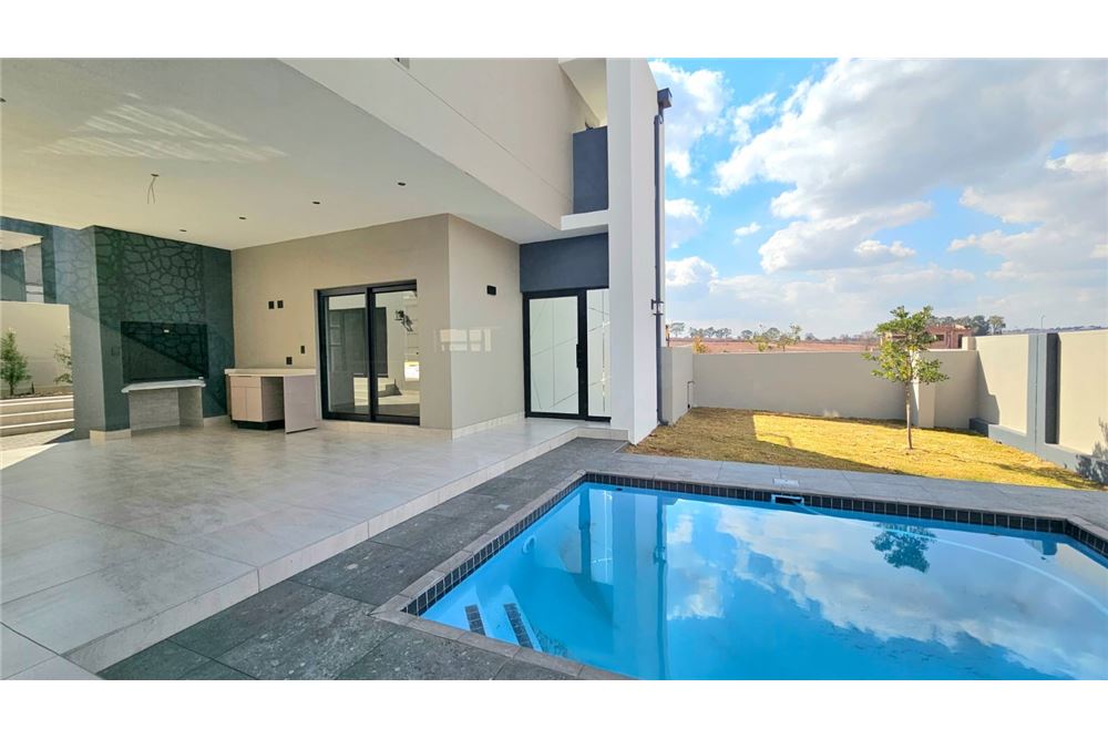 Residential - ਅਲੱਗ ਥਲੱਗ ਬਣਿਆ ਹੋਇਆ ਘਰ - Fountainbrook Estate, Gauteng - South Africa - 29 - 1031393025-834