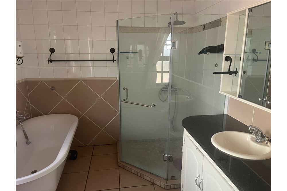 Residencial - Casa - Montana Park, Gauteng - South Africa - 34 - 1031414140-41