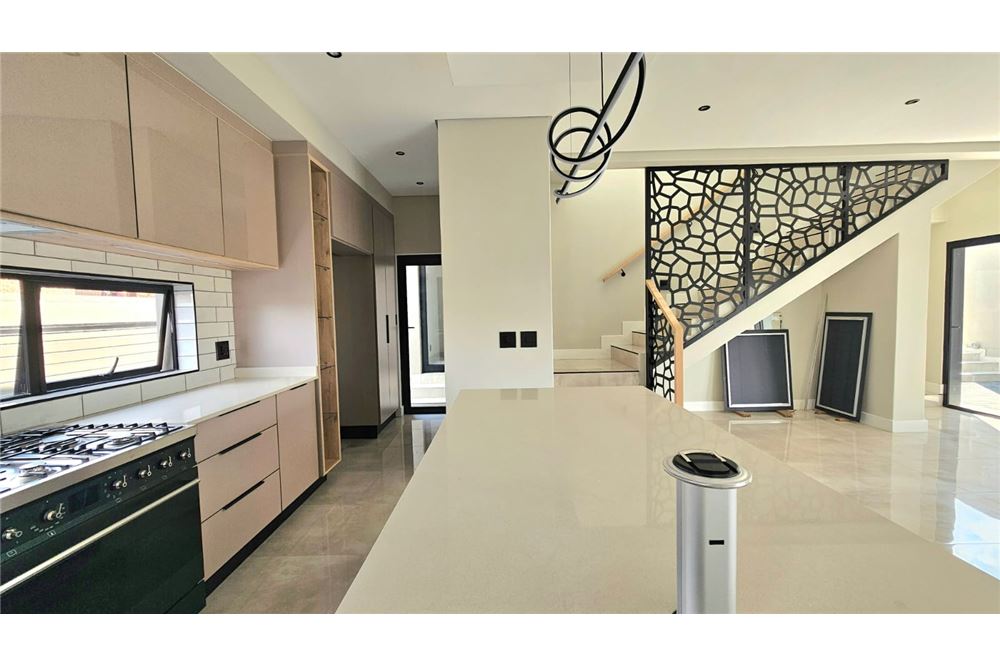 Residential - ਅਲੱਗ ਥਲੱਗ ਬਣਿਆ ਹੋਇਆ ਘਰ - Fountainbrook Estate, Gauteng - South Africa - 10 - 1031393025-834