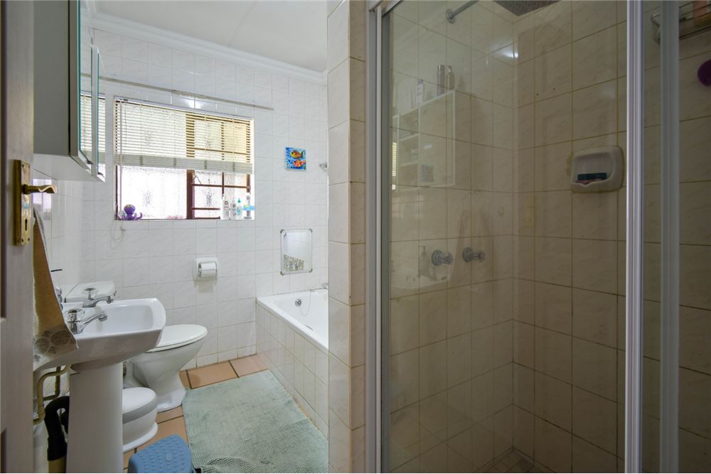 Residential - House - Waverley, Gauteng - South Africa - 22 - 1031414001-147