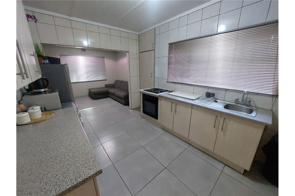 Residential - हाउस - Vanderbijlpark SW 5, Gauteng - South Africa - 7 - 1031010012-83