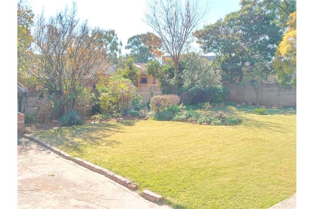 Residential - ਅਲੱਗ ਥਲੱਗ ਬਣਿਆ ਹੋਇਆ ਘਰ - Ridgeway, Gauteng - South Africa - 15 - 1031421068-160