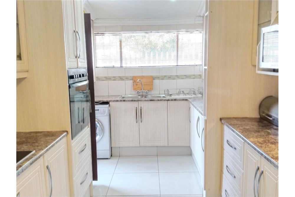 Residential - ਅਲੱਗ ਥਲੱਗ ਬਣਿਆ ਹੋਇਆ ਘਰ - Ridgeway, Gauteng - South Africa - 10 - 1031421068-160