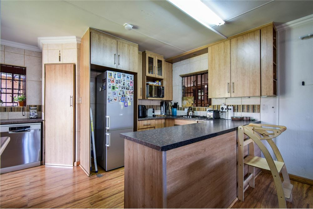 Residential - House - Waverley, Gauteng - South Africa - 17 - 1031414001-147