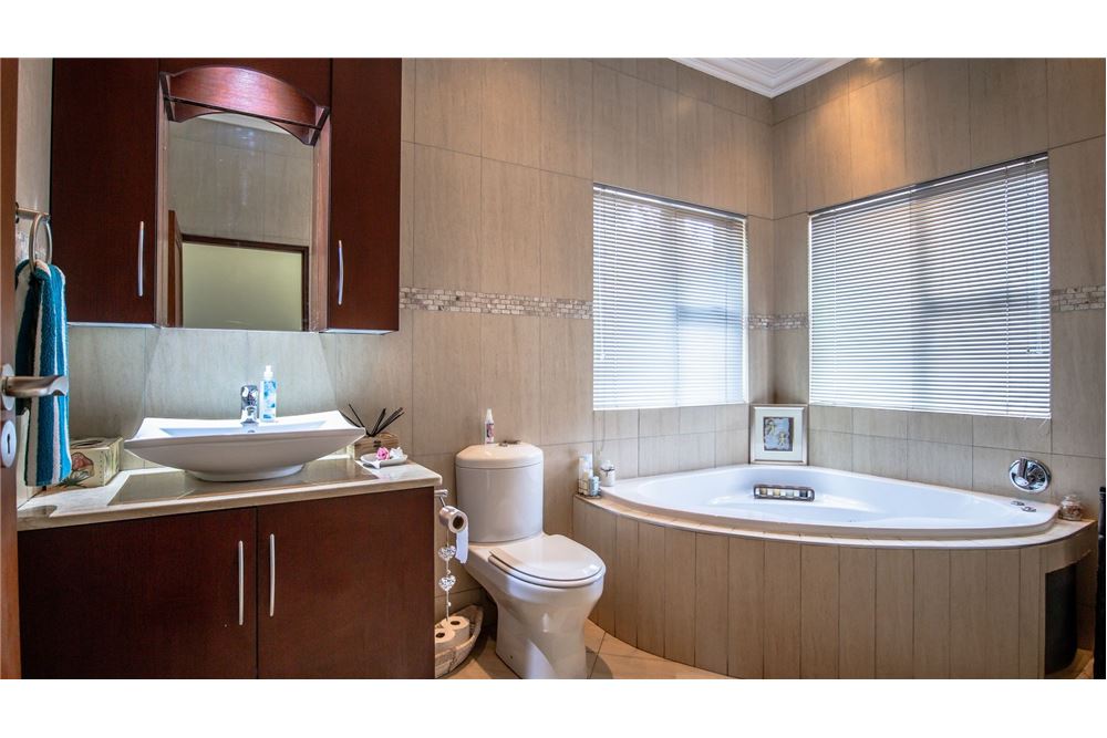 Residenziale - Casa - Magalieskruin, Gauteng - South Africa - 81 - 1031414142-43