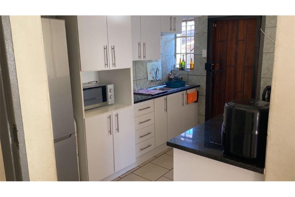 Residential - House - Elandspoort, Gauteng - South Africa - 24 - 1031414015-777