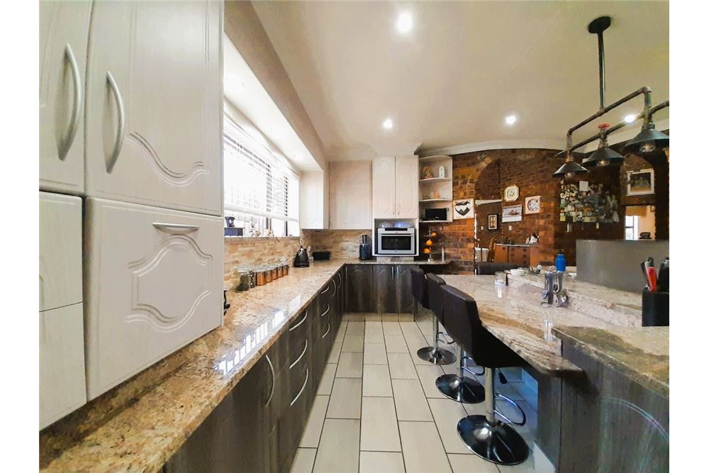 Residential - Omakotitalo - Bassonia, Gauteng - South Africa - 11 - 1031421160-13