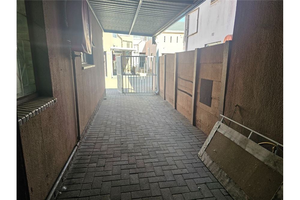 Residential - Rivitalo - Brackenhurst, Gauteng - South Africa - 4 - 1031421052-256