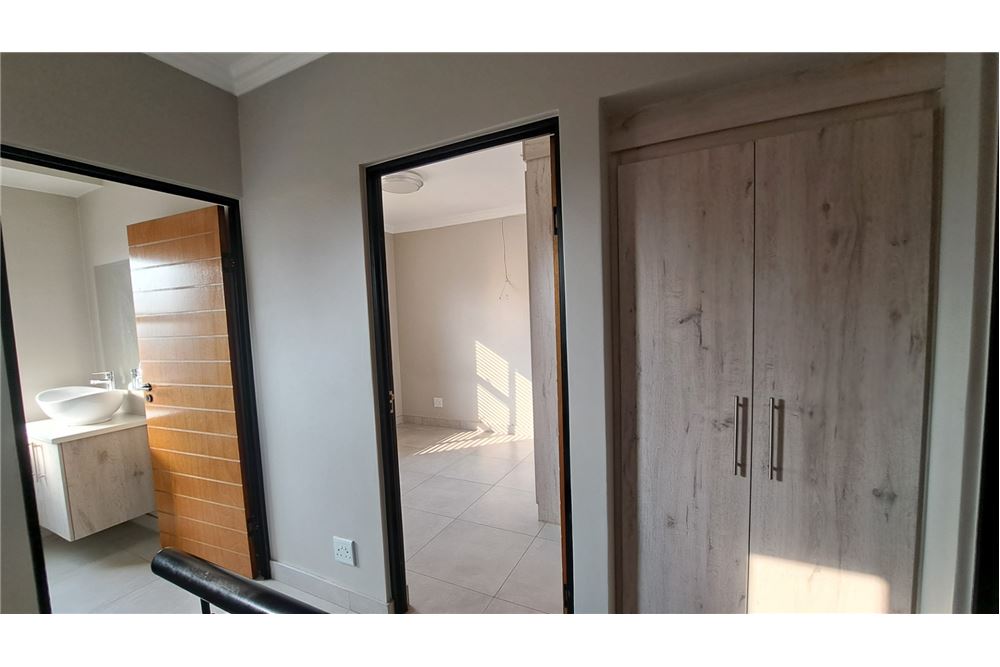 Dzīvojamais - Pilsētas savrupmāja - La Camargue Private Country Estate, North West - South Africa - 11 - 1031393141-64